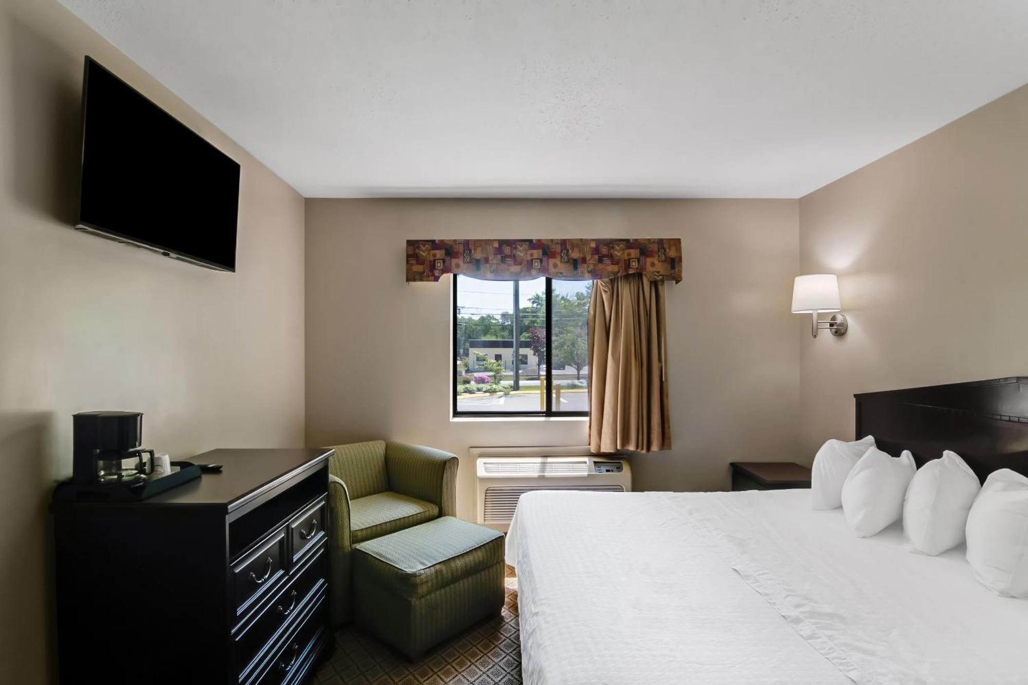 Americas Best Value Inn Torrington, Ct Exterior photo