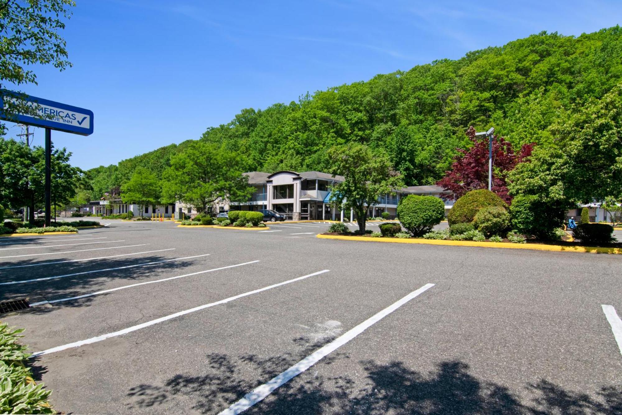 Americas Best Value Inn Torrington, Ct Exterior photo