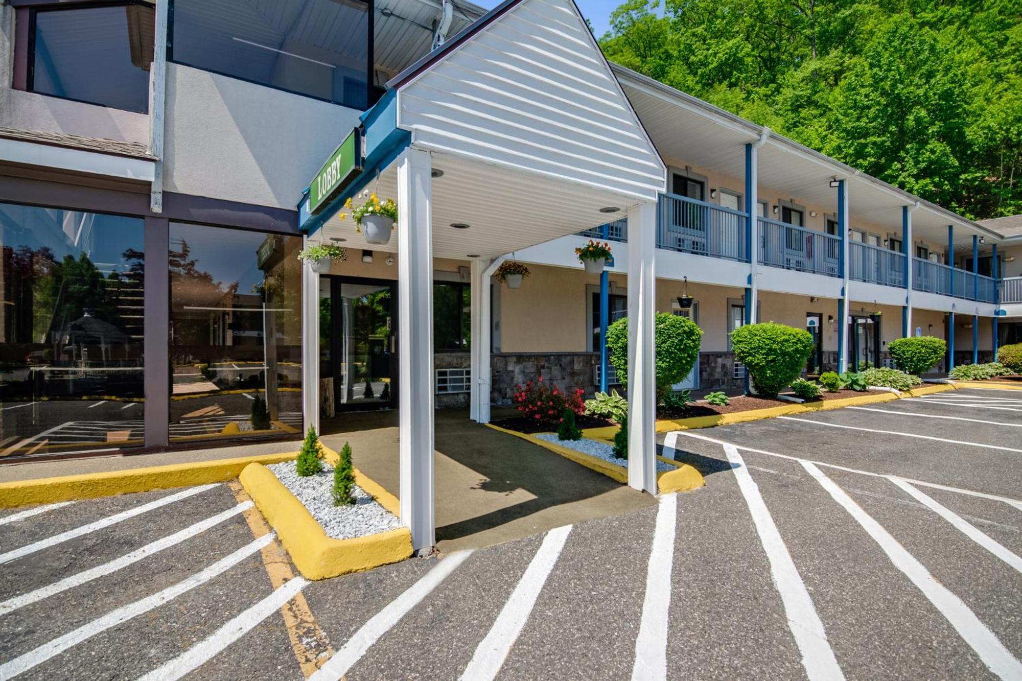 Americas Best Value Inn Torrington, Ct Exterior photo