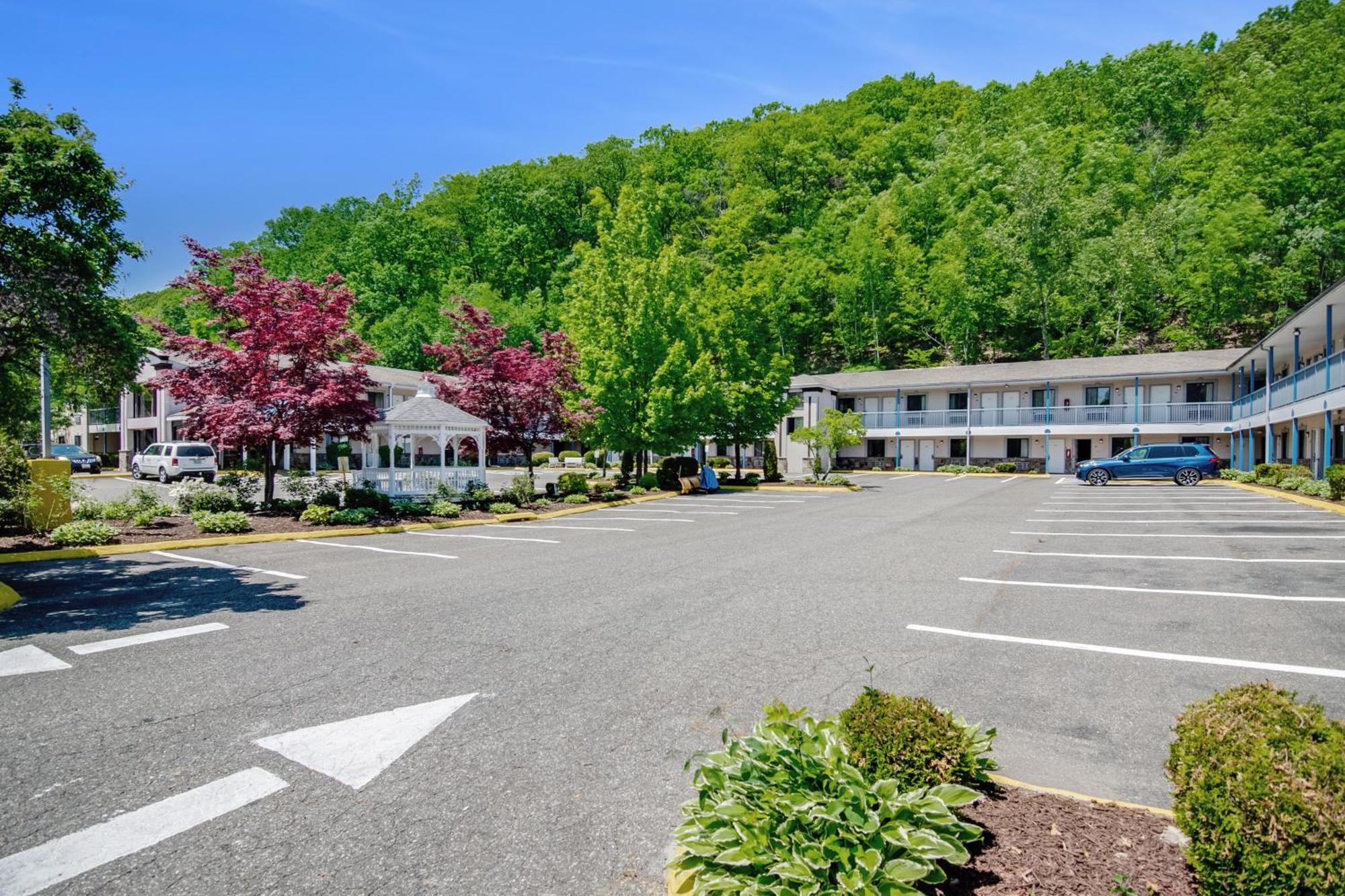 Americas Best Value Inn Torrington, Ct Exterior photo